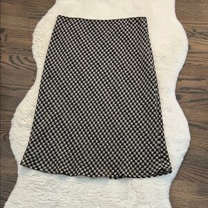 Express Black and Ivory Houndstooth Skirt, size small